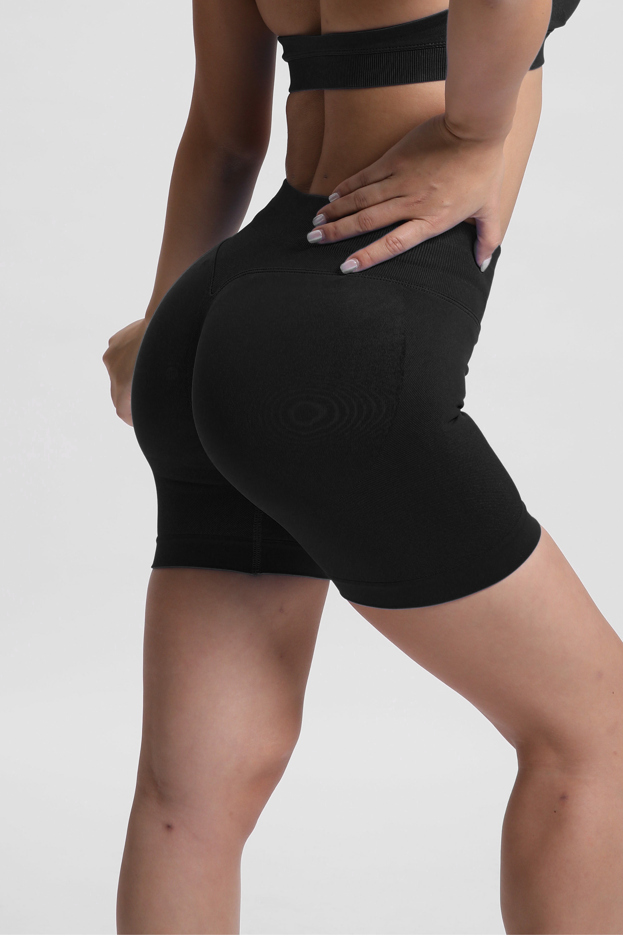 Beau | Hochleistungs-Scrunch-Shorts – Schwarz