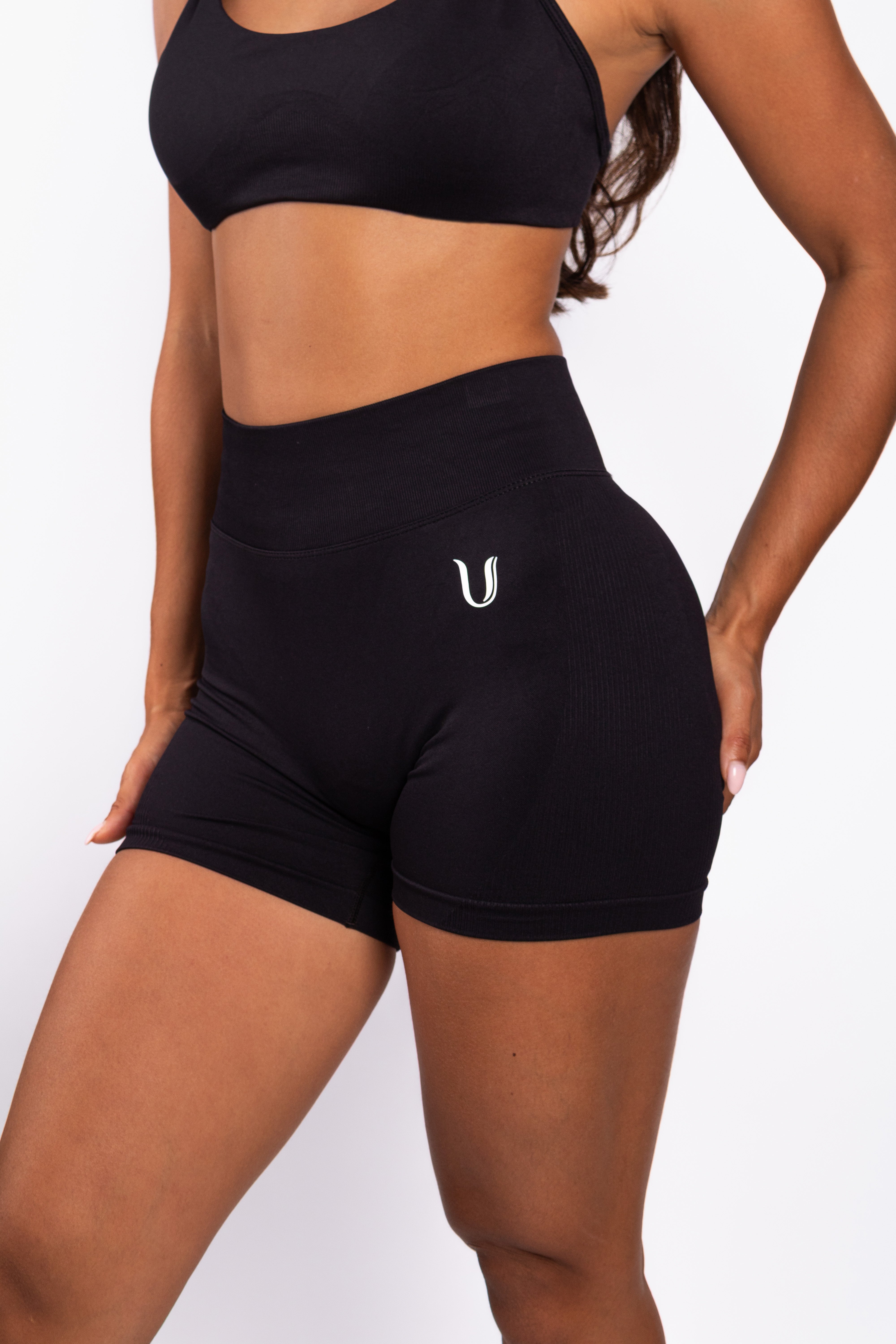 Nova | Seamless Shorts – Schwarz